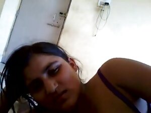 ボーイフレンドは台所で女の子を犯した。  ...