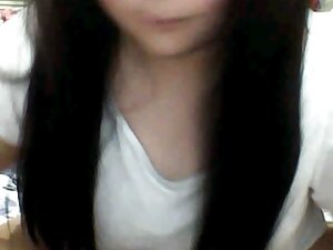 白い女の子は二つの黒の男をいじり。 女性 ...