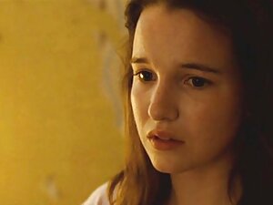 彼女はセックス中に悲鳴を上げる。 女性  ...