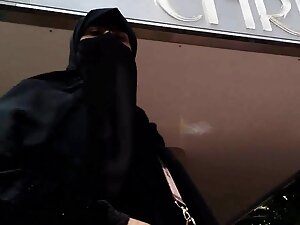 ソファの上に古典的な赤毛のセックス。 女 ...