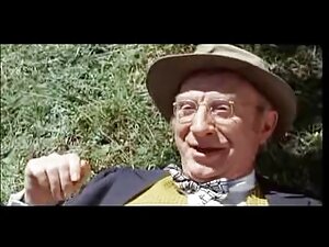 二つの女の子とグループ性。 レディー ゴ ...