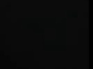 彼はフェラチオを与え、警備員をファックす ...