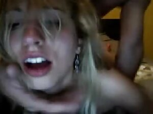 赤毛の荷電変換されます。 女性 の アダ ...