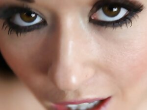 観光客はバンガローで二人の女の子を性交す ...