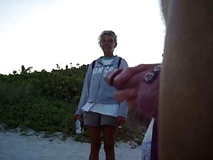 彼は大学を卒業し、お尻で彼女を犯した。  ...