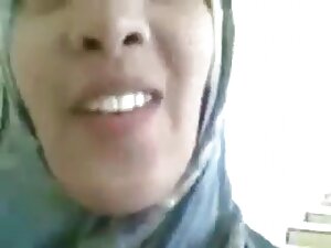 英国の居住者は、バスルームで犯されます。 ...