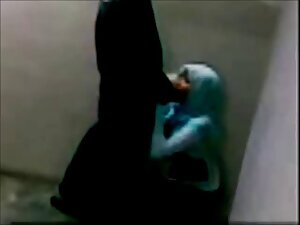 それは橋の下にあります。 えっち 動画  ...